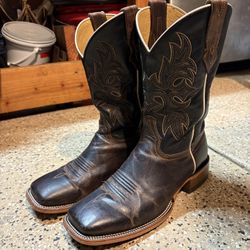 Lightly Used Cody James Cowboy Boots 10D