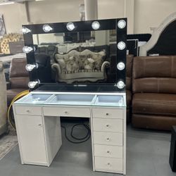 Glam Vanities With Bluetooth And Speakers 