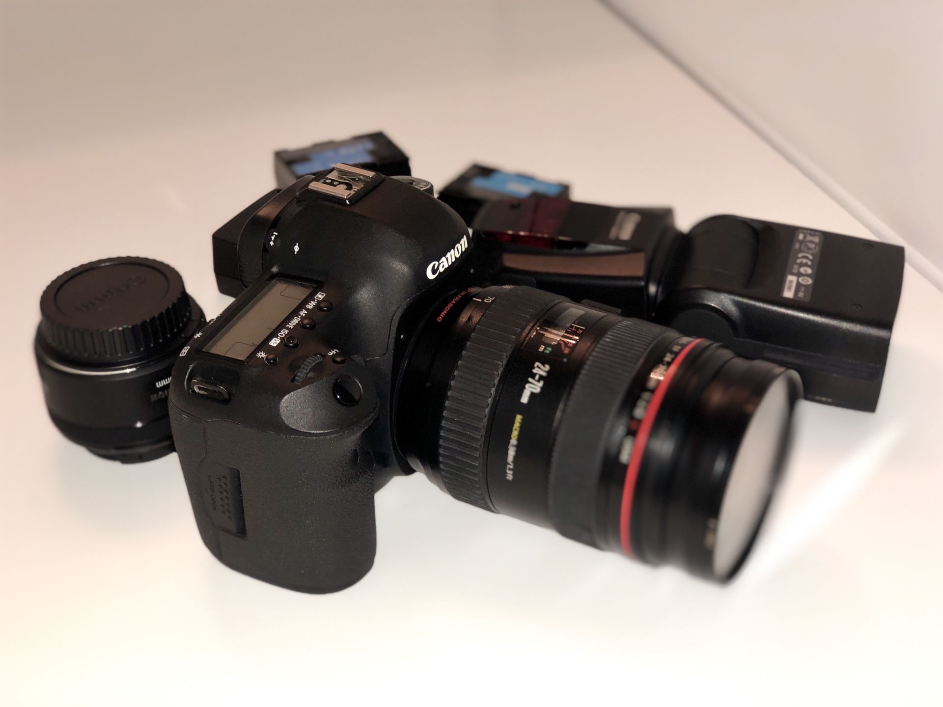 Canon EOS 5D Mark III SLR Camera Kit w/ lens