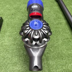 Dyson V8 Vaccum