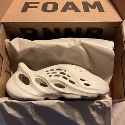 Yeezy Foam Runner (RNNR) Size 6