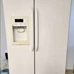 Refrigerator GE  /  refrigerador