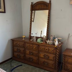 Dresser With Mirror 