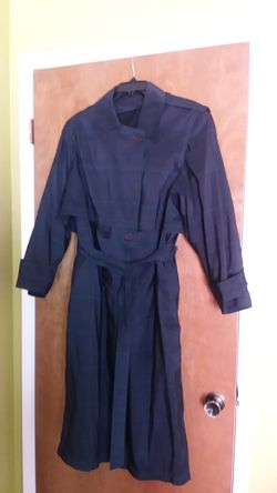 WOMAN'S FULL LENGTH RAIN COAT