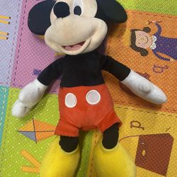 Vintage 16" Disney Mickey Mouse Stuffed Plush Classic Dress https://offerup.com/redirect/?o=UmVnLk5P. PA-15431(HK)