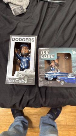 Ice cube set of bobble head