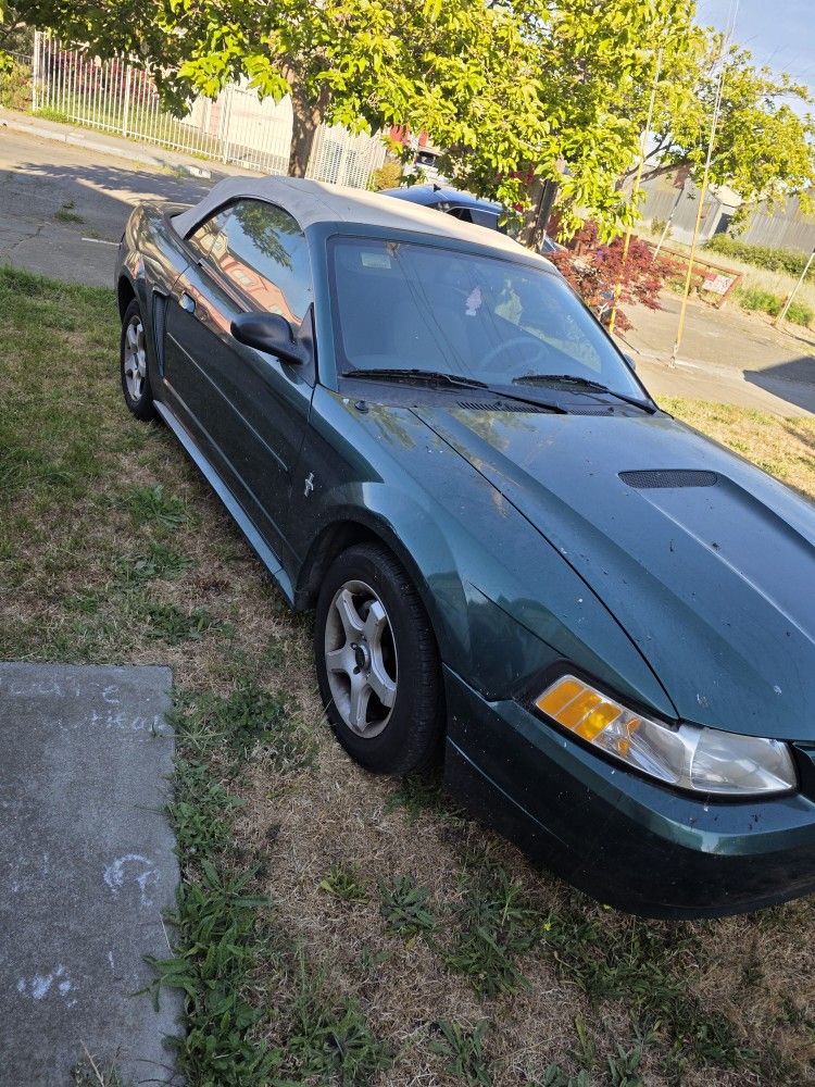 2000 Ford Mustang