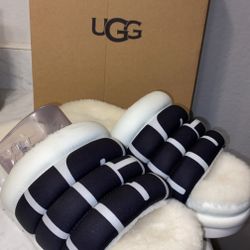 UGG Maxi Slide logo