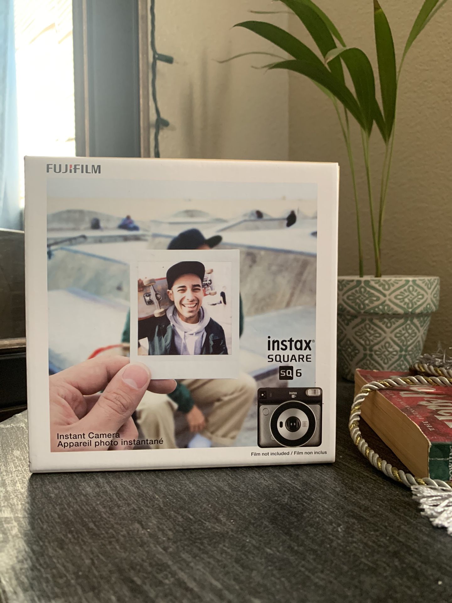 Fujifilm instax square 6 instant camera