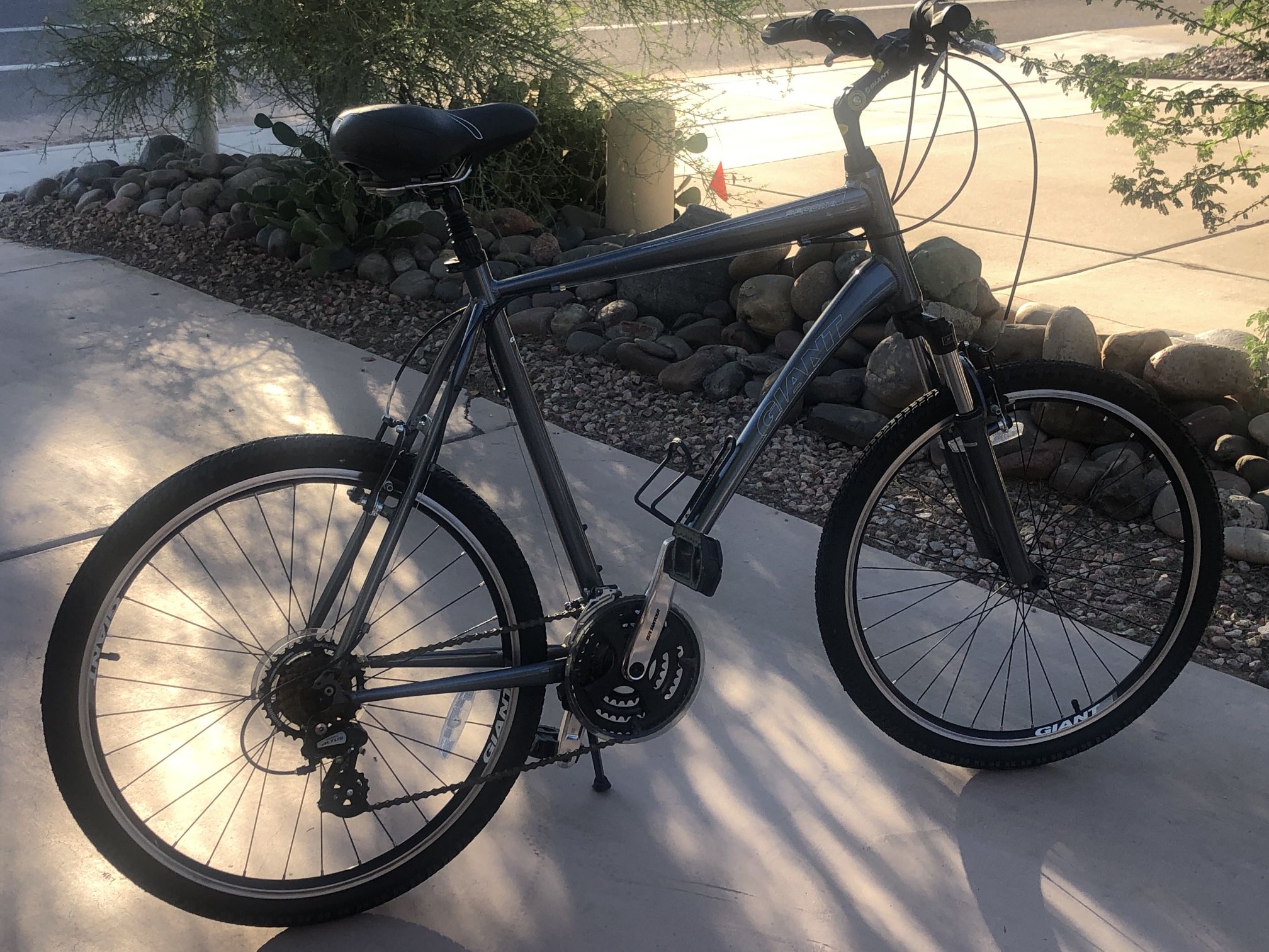 Bike Giant Aluxx Frame XL Nice Condition 1 Yr. Rides Perfectly!