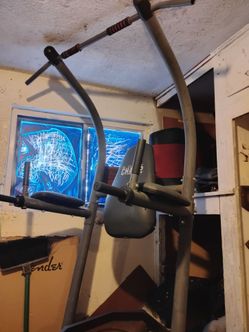 Workout tower for pullups