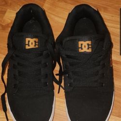 DC BRAND SNEAKERS SIZE 9.5M