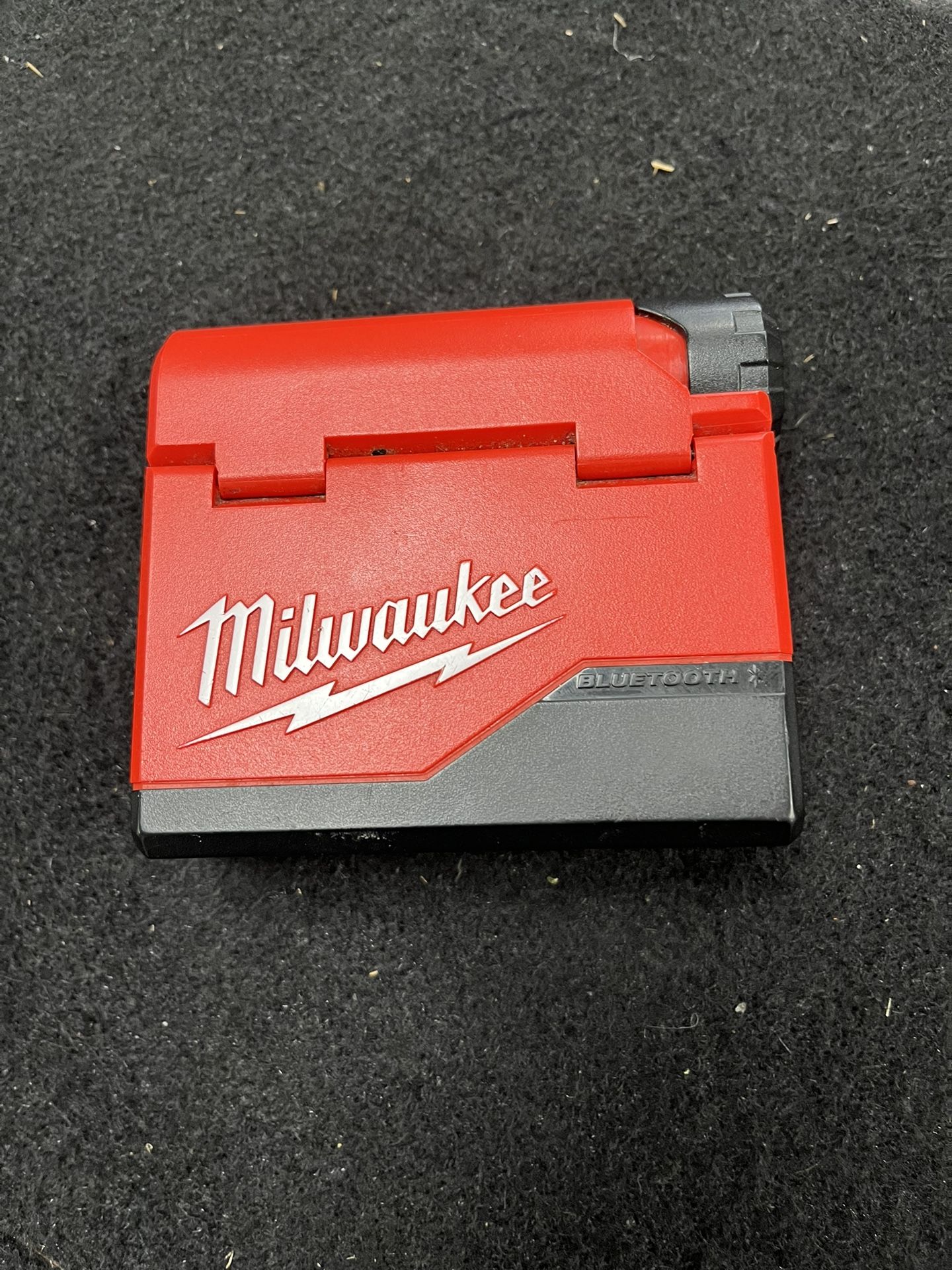 Milwaukee Bluetooth Earbuds (847394-1)