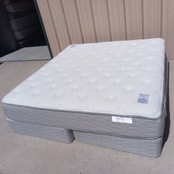 Serta King Mattress And Box Spring 