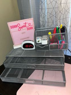 Desk, organizer tools