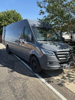 FOR SALE : 2022 Mercedes Benz 2500 Sprinter Cargo Van