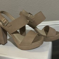Cute Beige Wedges Size 6 Retail Value $78.99 + Tax 