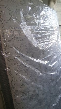 Serta Plushtop Queen Mattress & Box Spring