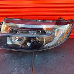 2022-2023 -2024 HONDA PASSPORT LEFT SIDE HEADLIGHT OEM