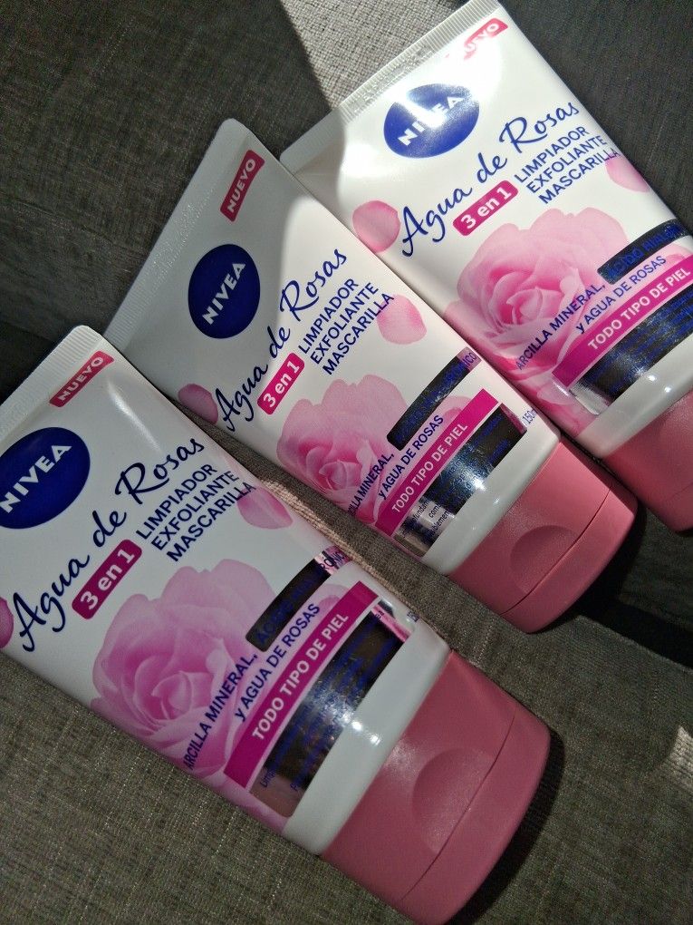Agua De Rosas Exfoliante 