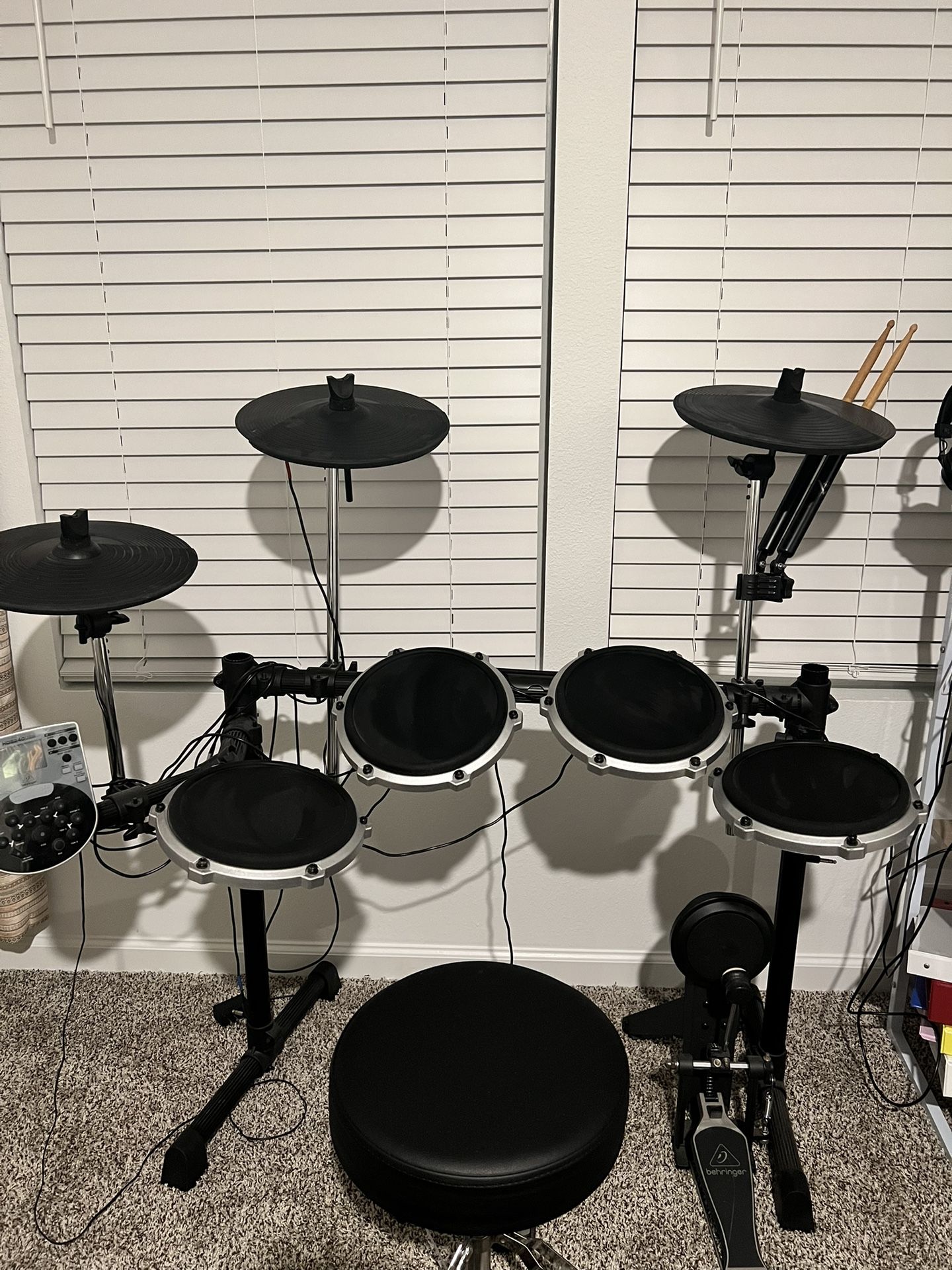 Behringer HDS240USB Electronic Drum Kit W/ Throne And Headphones