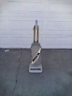ORECK CLASSIC XL Vacuum Cleaner. Works good