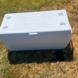 120 Qt Rubbermaid Ice Chest