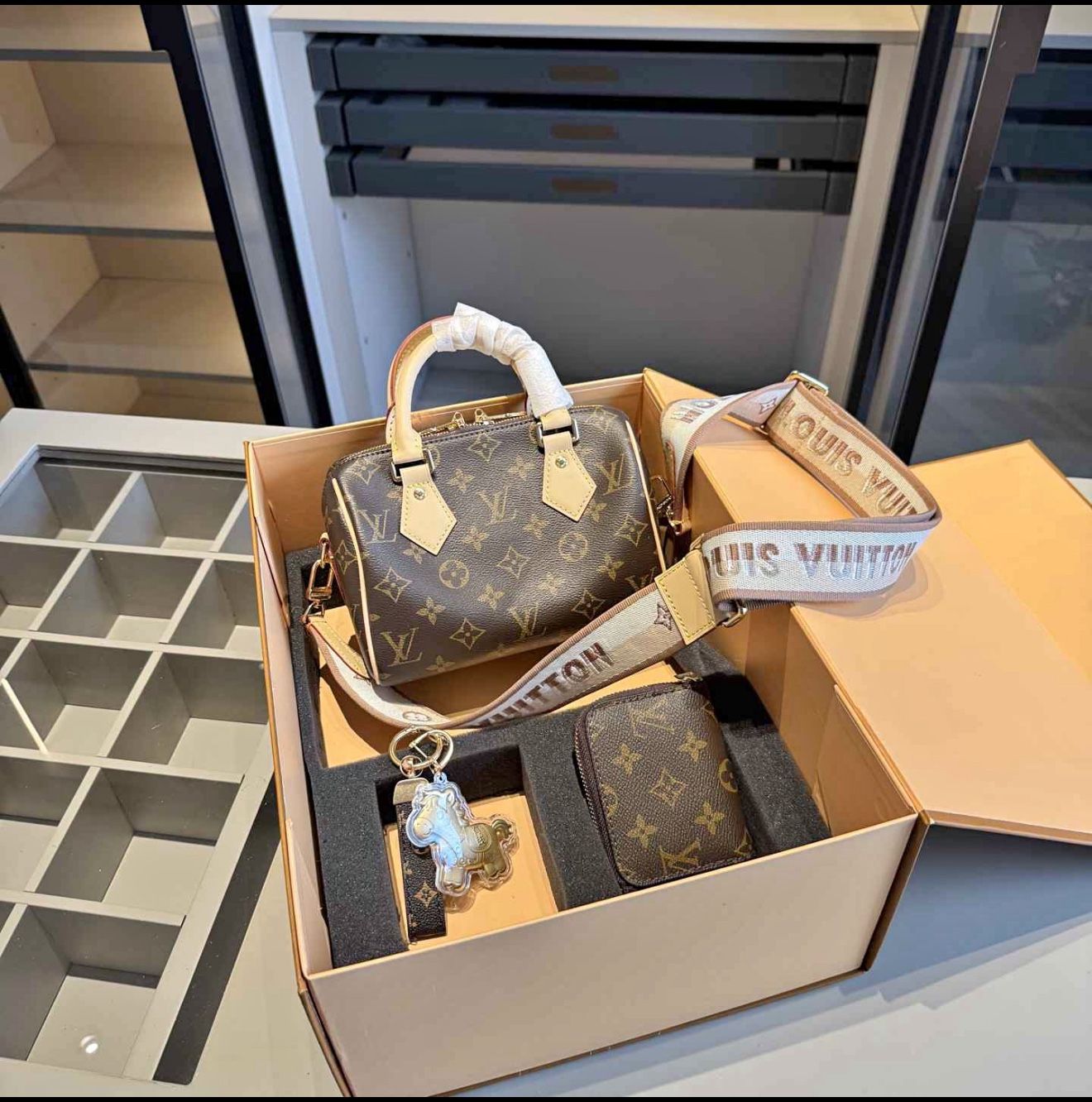 Louis Vuitton Speedy Bandoulière 20