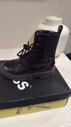 Girls shoes