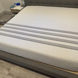 Like New Leesa Sapira Hybrid King Mattress