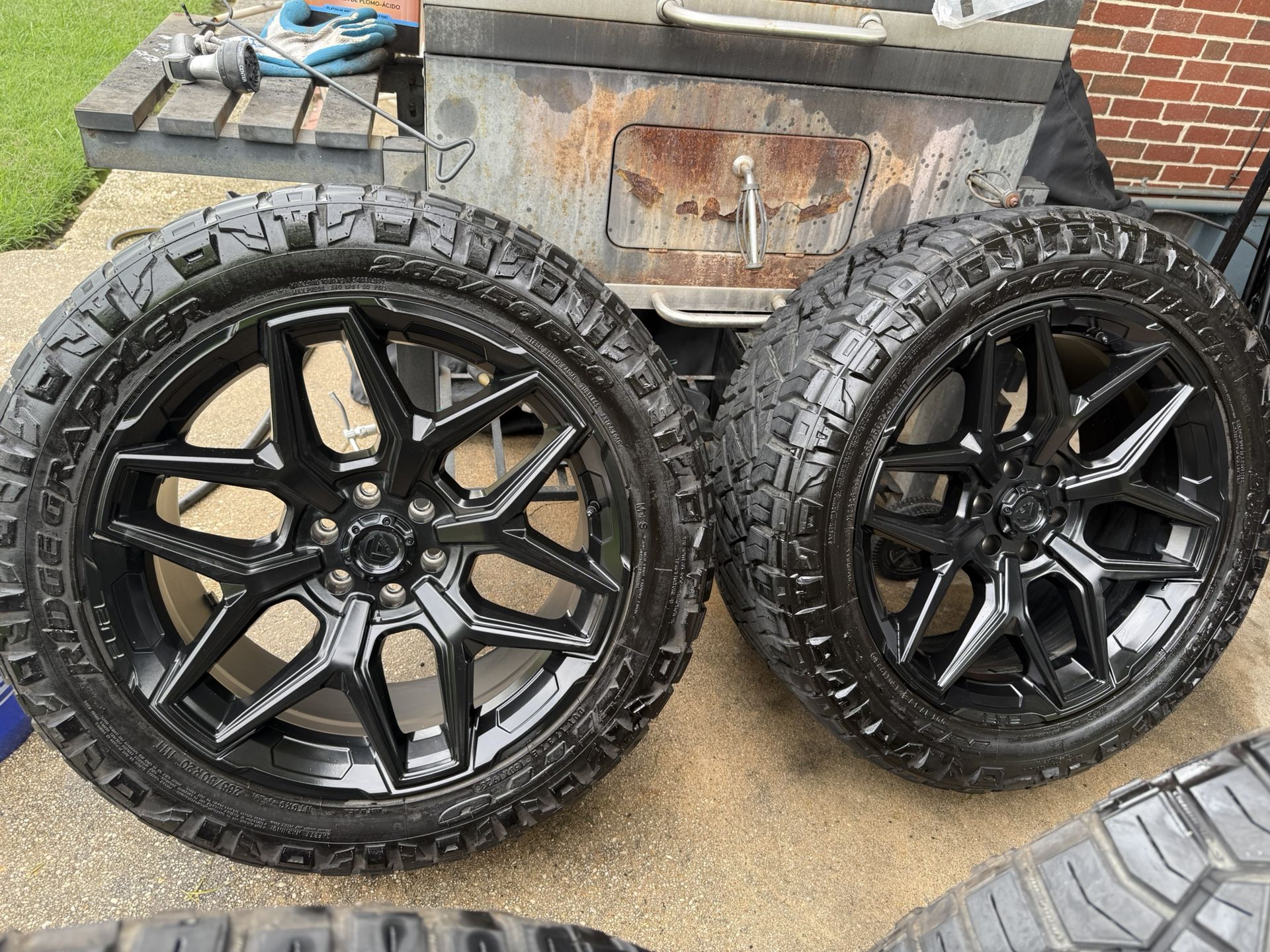 FUEL RIMS WITH NITTO RIDGE GRAPPLER TIRES