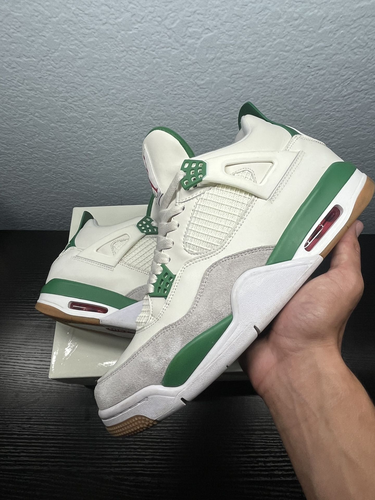 Jordan 4 SB
