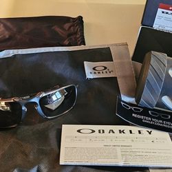 Oakley Badman Sunglasses NIB polarized OO6020-02