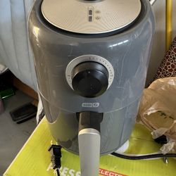 DASH Compact air fryer