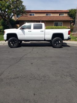 GMC Sierra Denali HD Crew Cab Lifted Truck