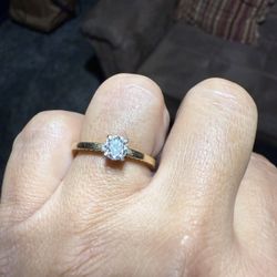 Natural Stone VV2 Diamond engagement ring