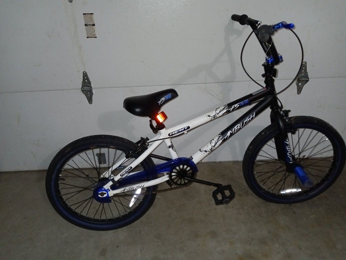 Kent Bicycles 20" Boy's Ambush BMX Child Bike, Black/Blue