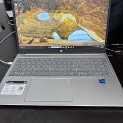 HP Laptop - Almost New 
