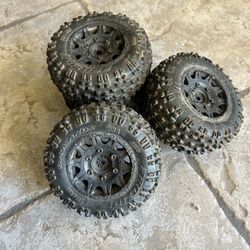 Set of 4 Proline badlands 1173 2.8 tires wheels