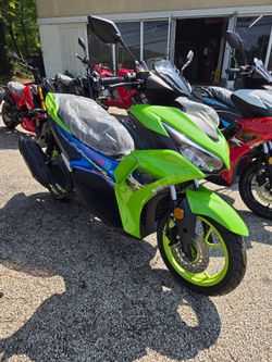 SCOOTER - NVX 200cc EFI