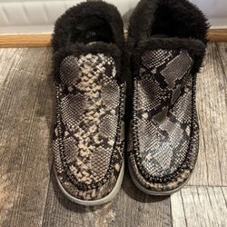 HEY DUDE BOOTS - Size 9