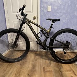 Mountain Bike - Rocky Mountain Sherpa