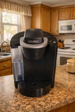 Keurig Single-Serve Coffee Maker – Classic Black | Quick & Convenient Brewing