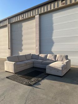 Thomasville Glenn Sectional w/ Storage Chaise – FREE Delivery Available 🚚