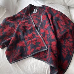 One size BCBG Maxazria poncho