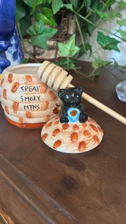 Honey vase