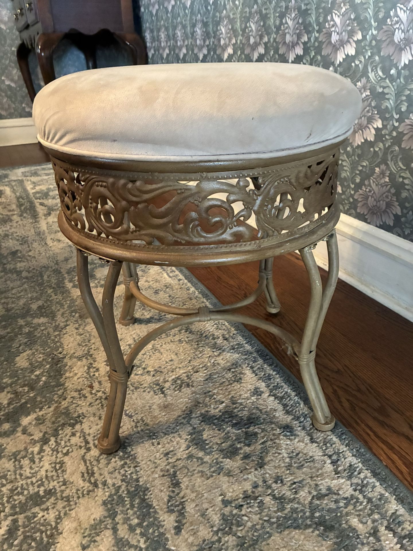 Round Vanity Stool