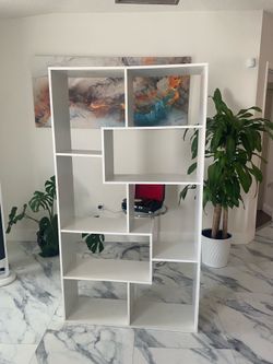White Wooden bookshelf