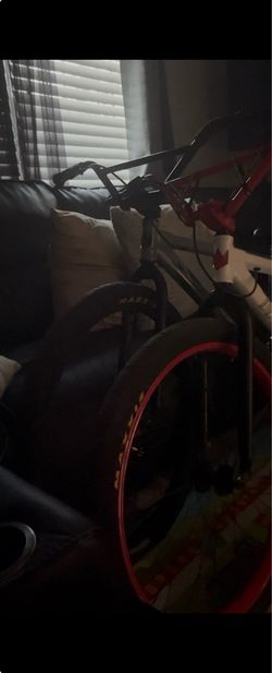 grey throne 29 inch