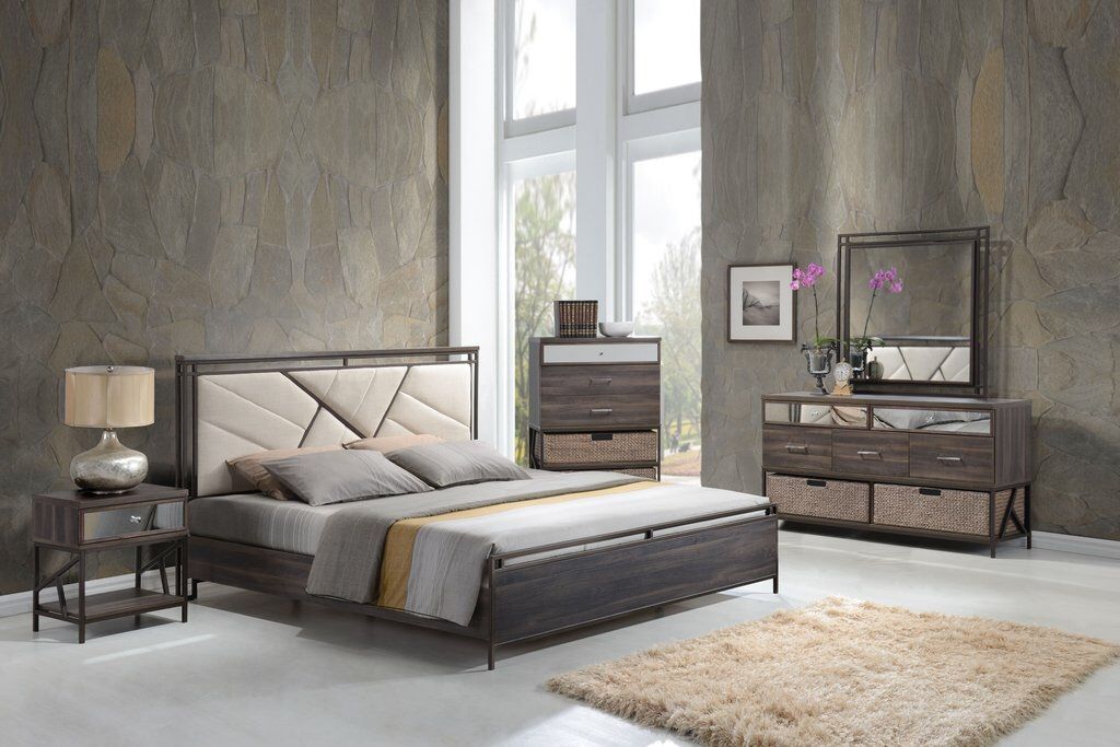4 PCS Queen Size Bedroom Set in Offer